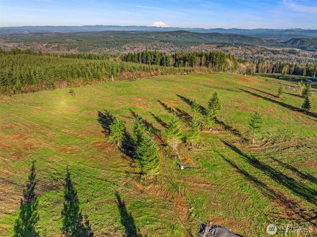 224 Suncrest Drive, Castle Rock, WA 98611