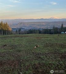 224 Suncrest Drive, Castle Rock, WA 98611