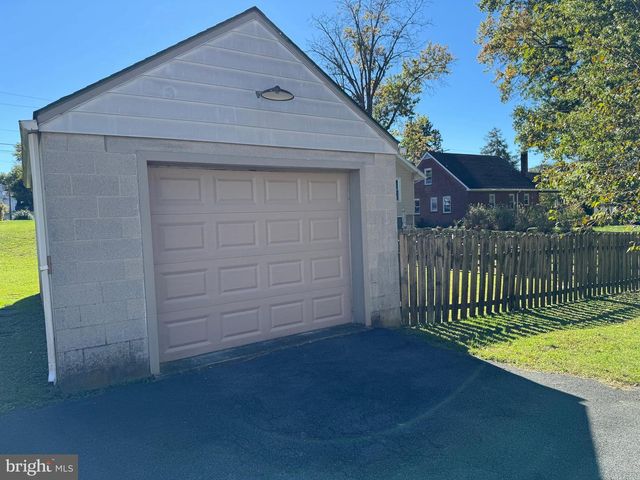 141 E ORANGE ST, Elizabethtown, PA 17022