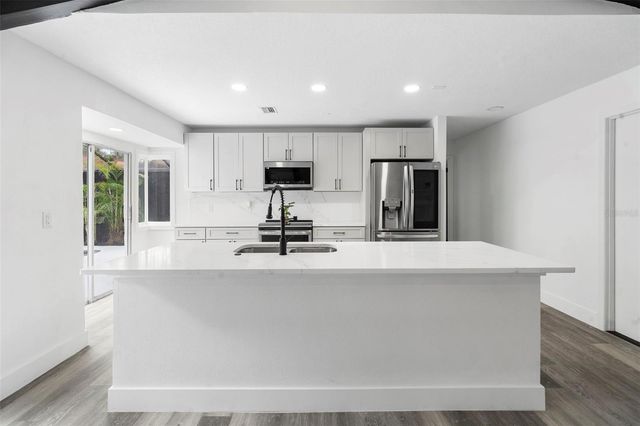 5047 JAMAICA CIRCLE 12, Orlando, FL 32808