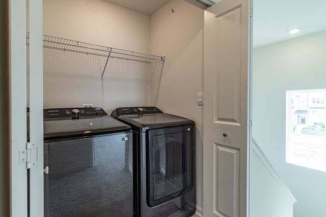 2111 Yellowstone Boulevard 2111, Mundelein, IL 60060