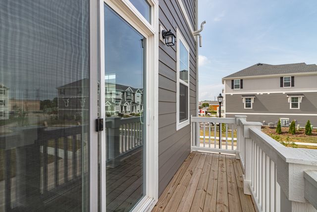 2111 Yellowstone Boulevard 2111, Mundelein, IL 60060