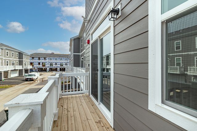 2111 Yellowstone Boulevard 2111, Mundelein, IL 60060