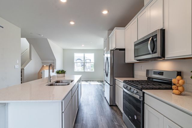 2111 Yellowstone Boulevard 2111, Mundelein, IL 60060