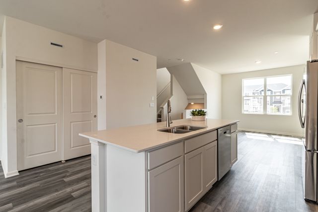 2111 Yellowstone Boulevard 2111, Mundelein, IL 60060