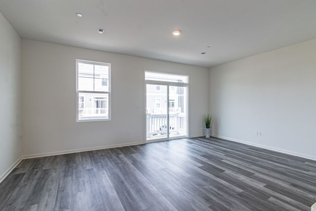 2111 Yellowstone Boulevard 2111, Mundelein, IL 60060