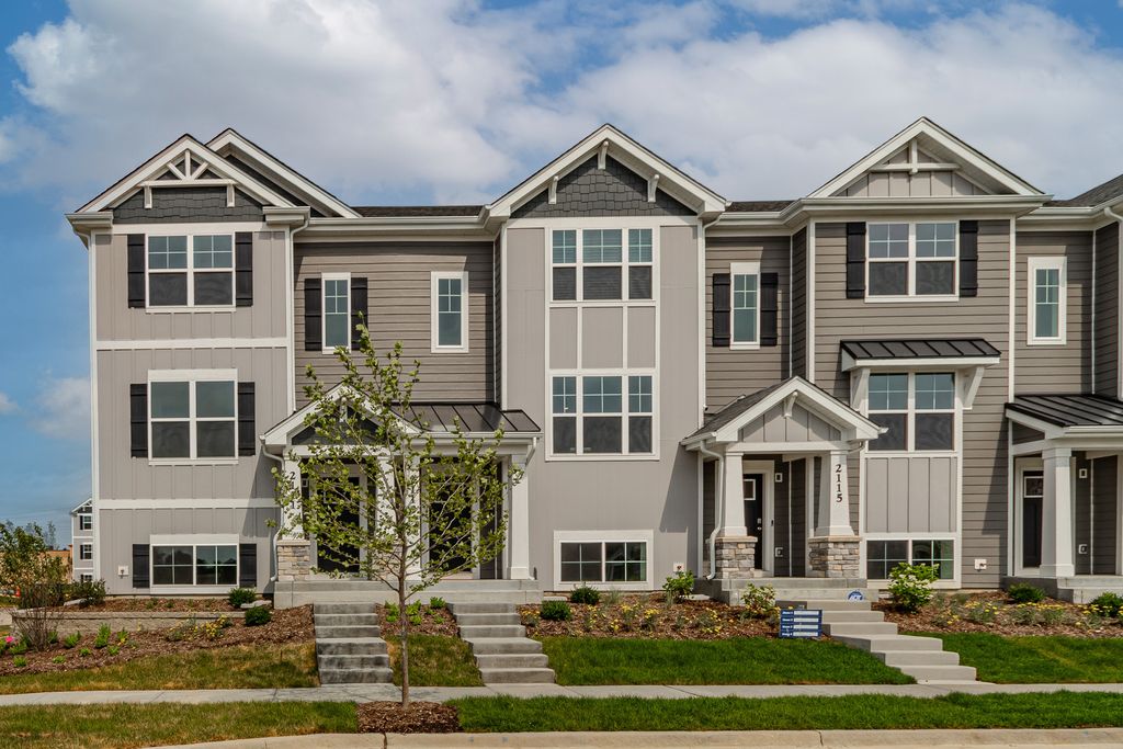 2111 Yellowstone Boulevard 2111, Mundelein, IL 60060