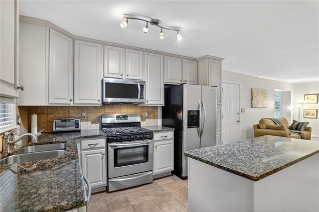 2560 Skyland Trail NE, Brookhaven, GA 30319