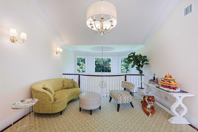 78 Swan Court, East Hills, NY 11576