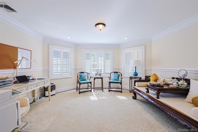 78 Swan Court, East Hills, NY 11576