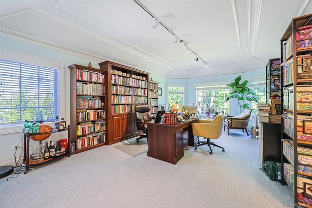 78 Swan Court, East Hills, NY 11576
