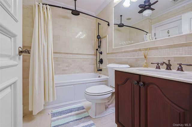 78 Swan Court, East Hills, NY 11576