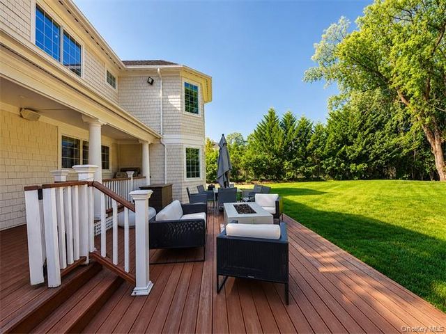 78 Swan Court, East Hills, NY 11576