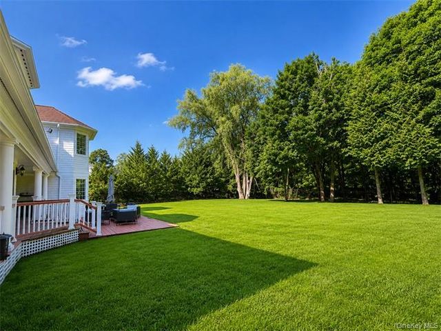 78 Swan Court, East Hills, NY 11576