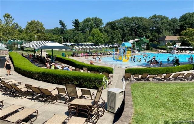 78 Swan Court, East Hills, NY 11576