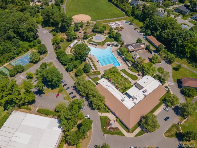 78 Swan Court, East Hills, NY 11576