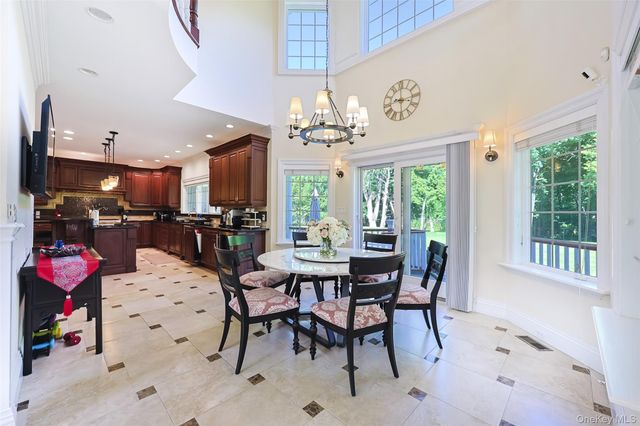 78 Swan Court, East Hills, NY 11576