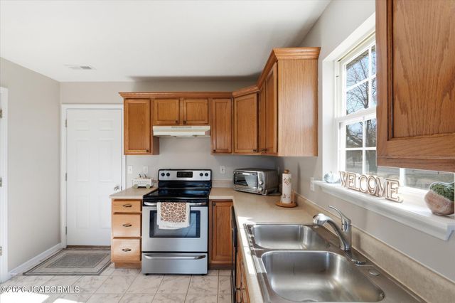 2211 CHOUTEAU LANE, Boonville, MO 65233