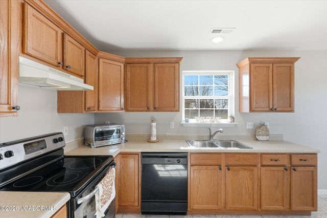 2211 CHOUTEAU LANE, Boonville, MO 65233