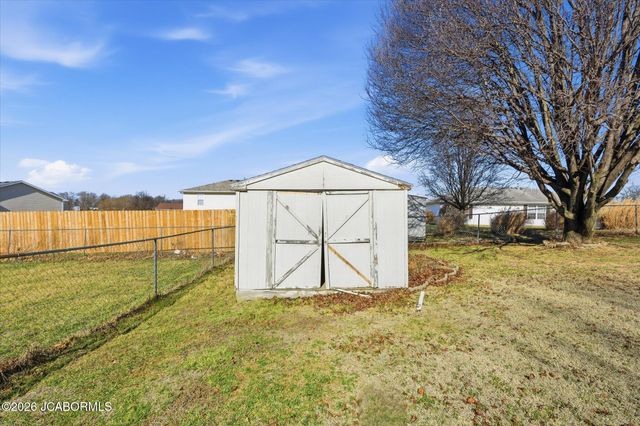 2211 CHOUTEAU LANE, Boonville, MO 65233