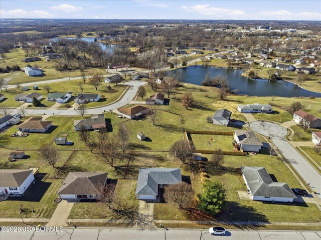 2211 CHOUTEAU LANE, Boonville, MO 65233