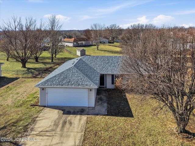 2211 CHOUTEAU LANE, Boonville, MO 65233
