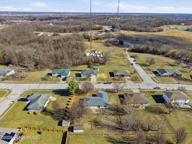 2211 CHOUTEAU LANE, Boonville, MO 65233