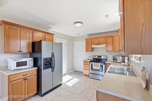 2211 CHOUTEAU LANE, Boonville, MO 65233