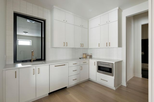 16504 47th Place N, Plymouth, MN 55446