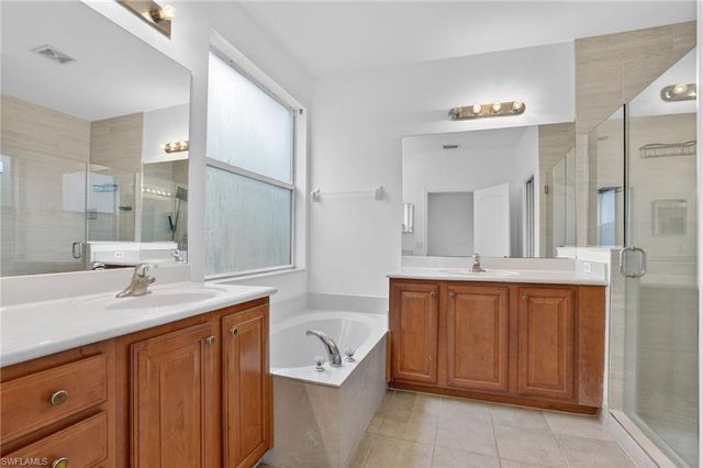 7054 Ambrosia LN 3305, Naples, FL 34119