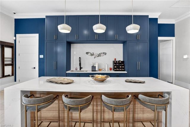 7054 Ambrosia LN 3305, Naples, FL 34119