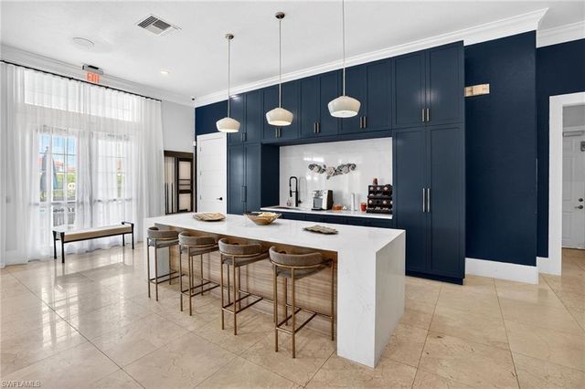 7054 Ambrosia LN 3305, Naples, FL 34119