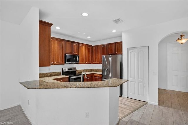 7054 Ambrosia LN 3305, Naples, FL 34119