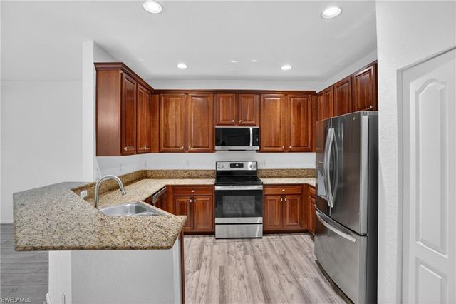 7054 Ambrosia LN 3305, Naples, FL 34119