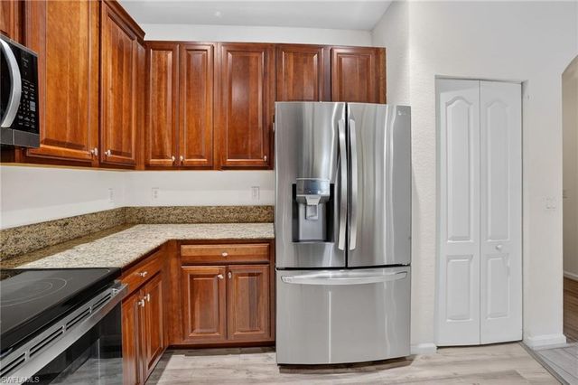 7054 Ambrosia LN 3305, Naples, FL 34119