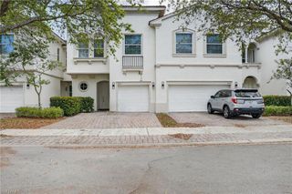 7054 Ambrosia LN 3305, Naples, FL 34119