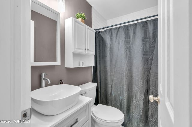 207 Pacific Avenue, Beachwood, NJ 08722