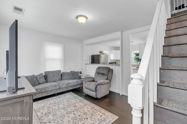 207 Pacific Avenue, Beachwood, NJ 08722