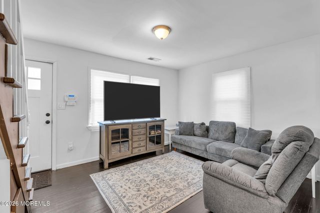 207 Pacific Avenue, Beachwood, NJ 08722