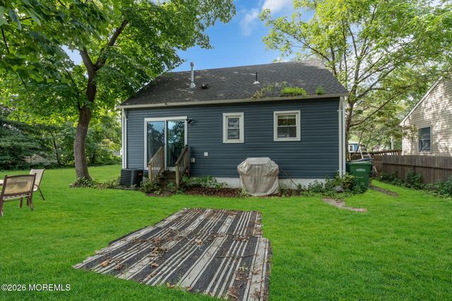 207 Pacific Avenue, Beachwood, NJ 08722