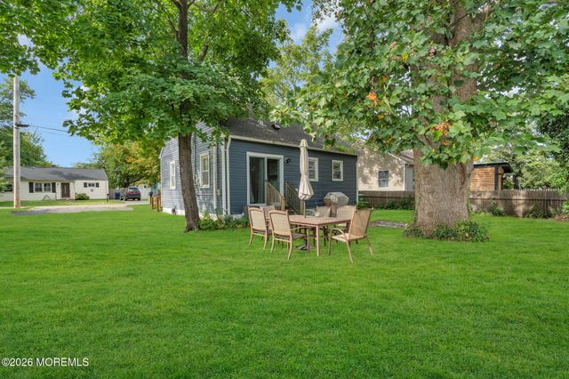 207 Pacific Avenue, Beachwood, NJ 08722