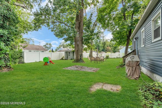 207 Pacific Avenue, Beachwood, NJ 08722