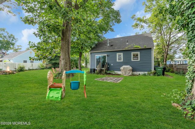 207 Pacific Avenue, Beachwood, NJ 08722