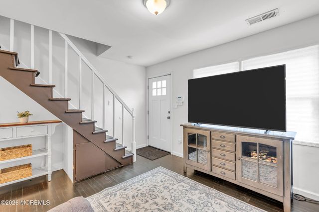 207 Pacific Avenue, Beachwood, NJ 08722