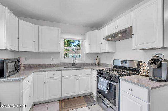 207 Pacific Avenue, Beachwood, NJ 08722
