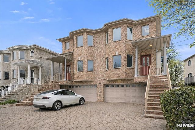 535B Lawn Avenue A, Palisades Park, NJ 07650