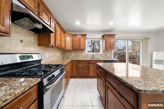 535B Lawn Avenue A, Palisades Park, NJ 07650