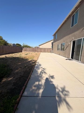 2126 Grapevine Dr, Livingston, CA 95334