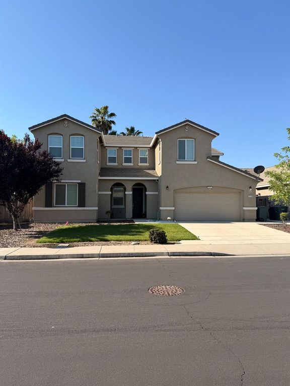 2126 Grapevine Dr, Livingston, CA 95334