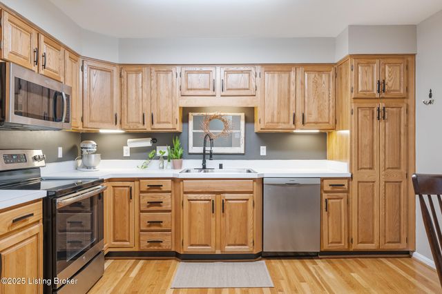 5002 Harrods Landing Dr, Prospect, KY 40059